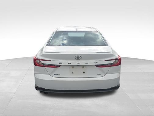Ice Cap 2025 Toyota Camry SE