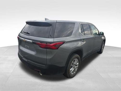 Sterling Grey Metallic 2023 Chevrolet Traverse LS