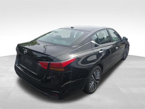 Super Black Clearcoat 2025 Nissan Altima 2.5 SV