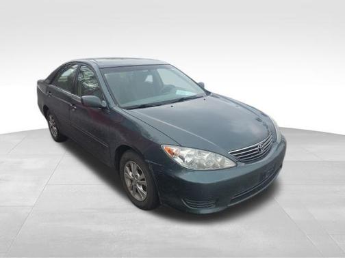 2005 Toyota Camry LE V6