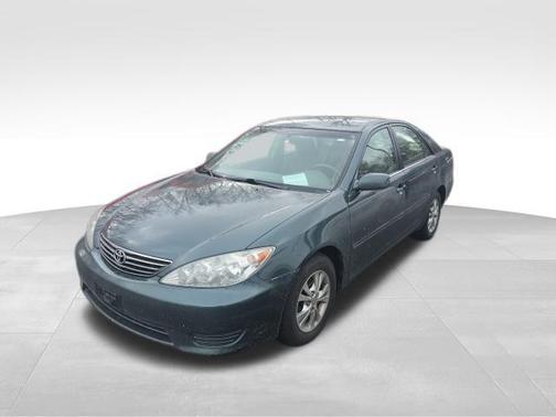 2005 Toyota Camry LE V6
