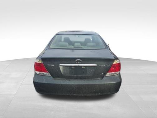 2005 Toyota Camry LE V6
