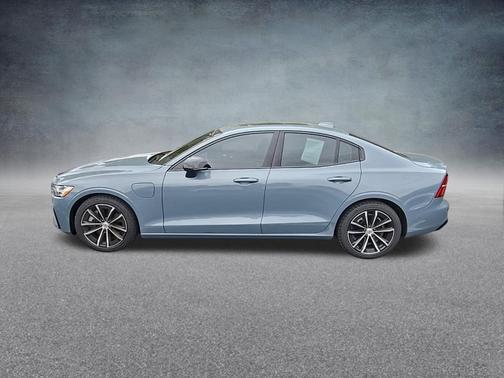 Gray 2023 Volvo S60 Recharge Plug-In Hybrid T8 Plus Dark Theme