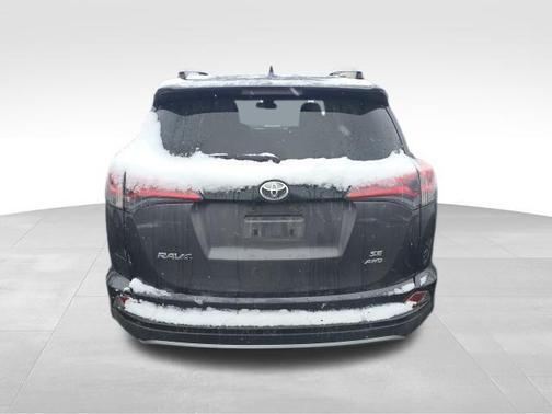 2017 Toyota RAV4 SE