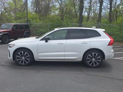 2024 Volvo XC60 B5 Plus Dark Theme