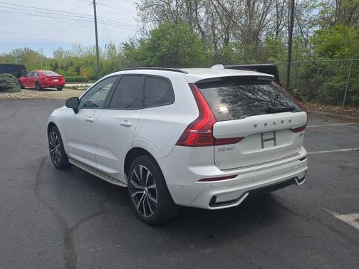 2024 Volvo XC60 B5 Plus Dark Theme
