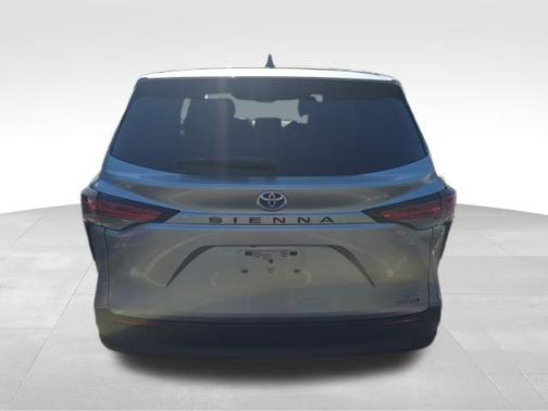 Celestial Silver Metallic 2021 Toyota Sienna XLE 8 Passenger