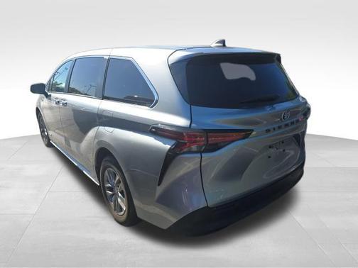 Celestial Silver Metallic 2021 Toyota Sienna XLE 8 Passenger