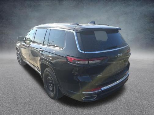 Diamond Black Crystal Pearlcoat 2023 Jeep Grand Cherokee L Overland