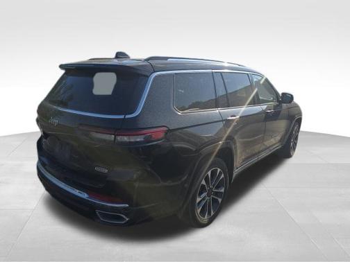 Diamond Black Crystal Pearlcoat 2023 Jeep Grand Cherokee L Overland