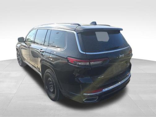 Diamond Black Crystal Pearlcoat 2023 Jeep Grand Cherokee L Overland
