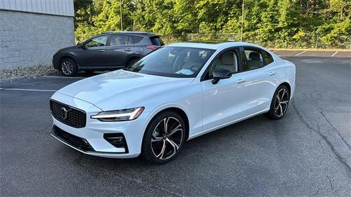 2024 Volvo S60 B5 Plus Dark Theme