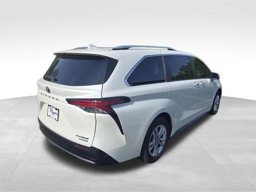 Blizzard Pearl 2021 Toyota Sienna Platinum 7 Passenger