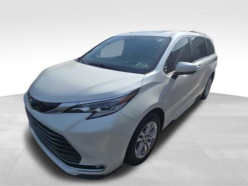 Blizzard Pearl 2021 Toyota Sienna Platinum 7 Passenger