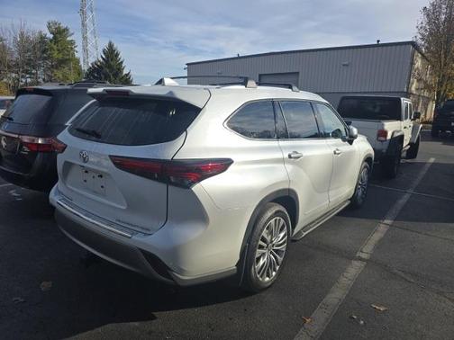 2024 Toyota Highlander Platinum