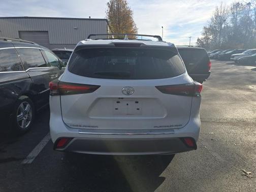 2024 Toyota Highlander Platinum