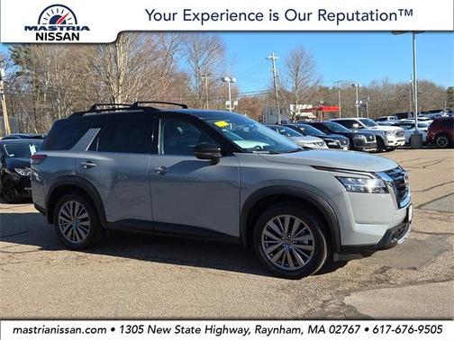 2023 Nissan Pathfinder SL