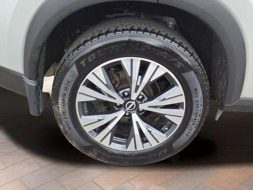 Brilliant Silver Metallic 2023 Nissan Rogue SV