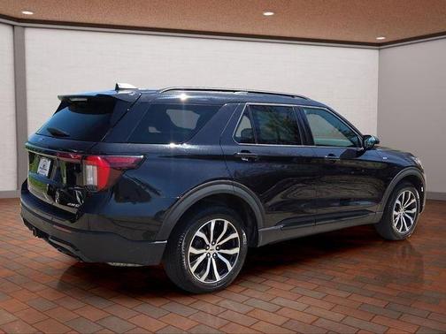 Black Metallic 2025 Ford Explorer ST-Line