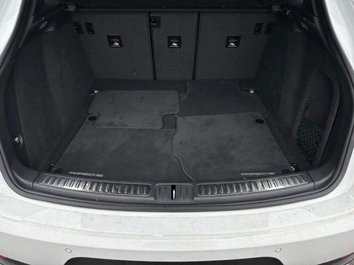 2021 Porsche Macan Base