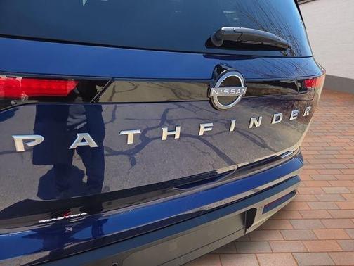 Deep Ocean Blue 2025 Nissan Pathfinder SV