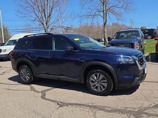 Deep Ocean Blue 2025 Nissan Pathfinder SV