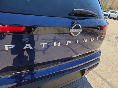 Deep Ocean Blue 2025 Nissan Pathfinder SV