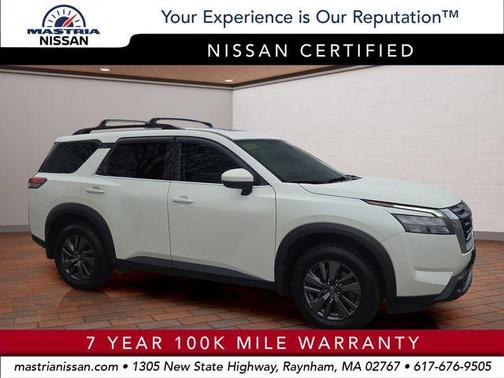 White 2023 Nissan Pathfinder SV