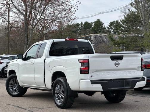 2025 Nissan Frontier SV