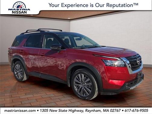 2022 Nissan Pathfinder SL
