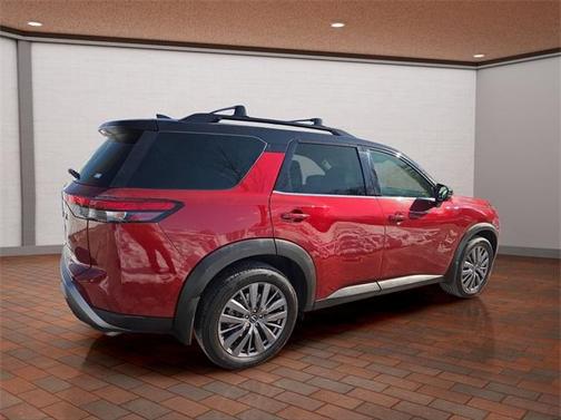 2022 Nissan Pathfinder SL