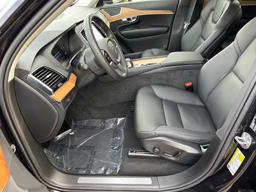 2024 Volvo XC90 B6 Plus Bright Theme 7-Seater