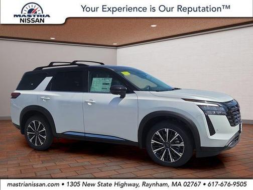 White / Black 2026 Nissan Pathfinder Platinum