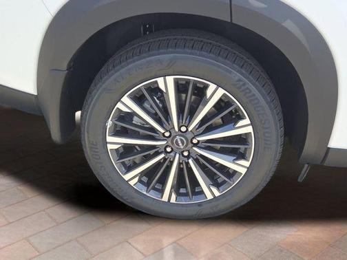 White / Black 2026 Nissan Pathfinder Platinum