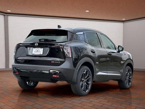 Super Black 2025 Nissan Kicks SR