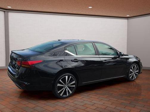 Black 2021 Nissan Altima 2.5 SR