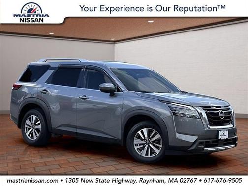 2023 Nissan Pathfinder SL