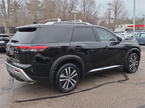 2025 Nissan Pathfinder Platinum