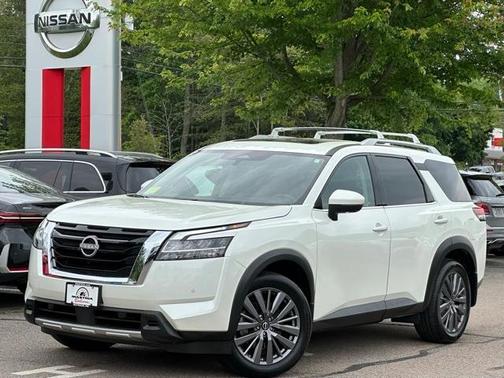 2023 Nissan Pathfinder SL