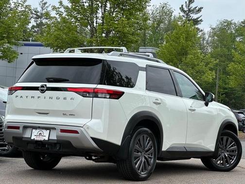 2023 Nissan Pathfinder SL