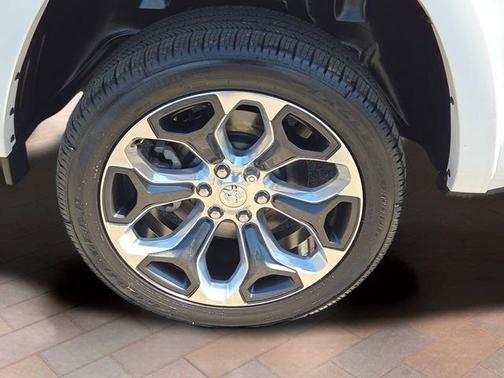 Bright White Clearcoat 2023 RAM 1500 Limited
