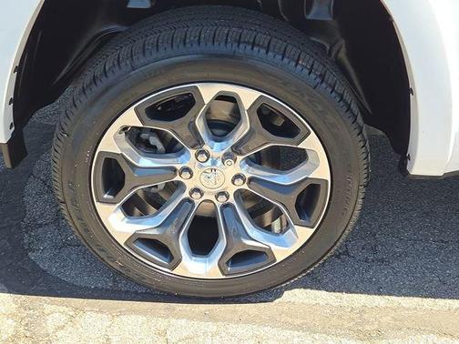 Bright White Clearcoat 2023 RAM 1500 Limited