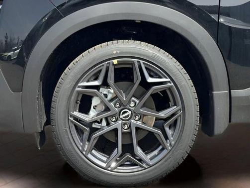Super Black 2025 Nissan Kicks SR