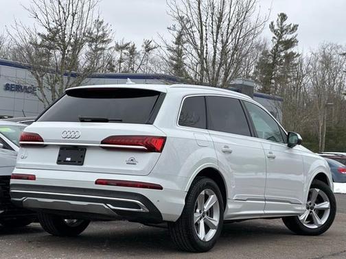 2024 Audi Q7 45 Premium Plus