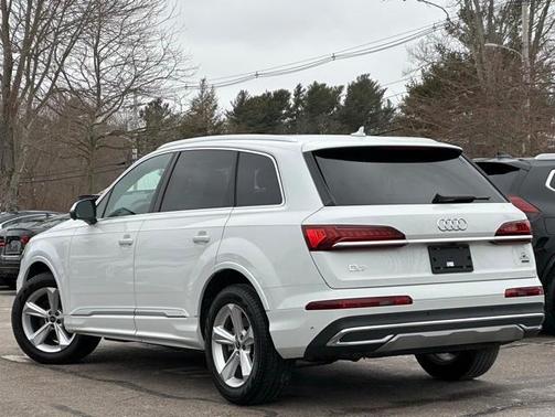 2024 Audi Q7 45 Premium Plus