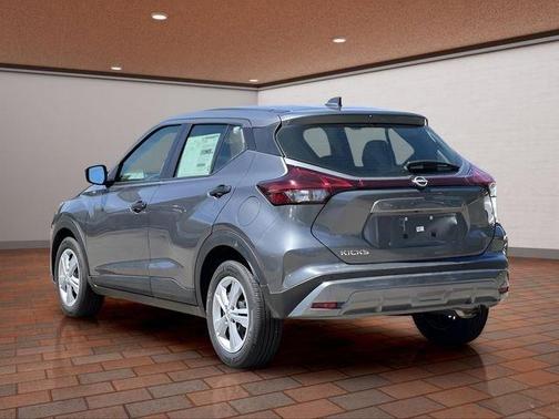 Gun Metallic 2025 Nissan Kicks Play S