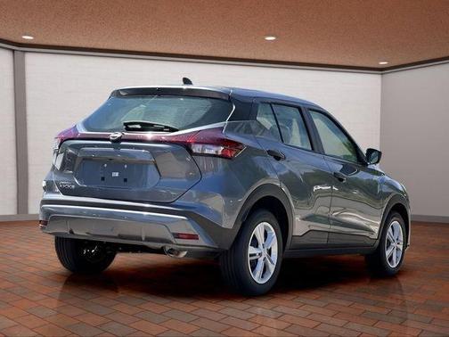 Gun Metallic 2025 Nissan Kicks Play S
