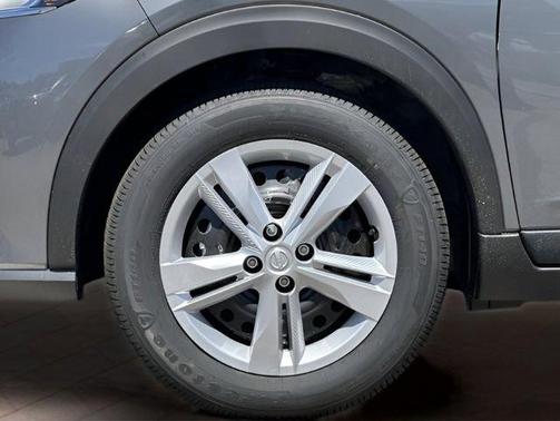 Gun Metallic 2025 Nissan Kicks Play S