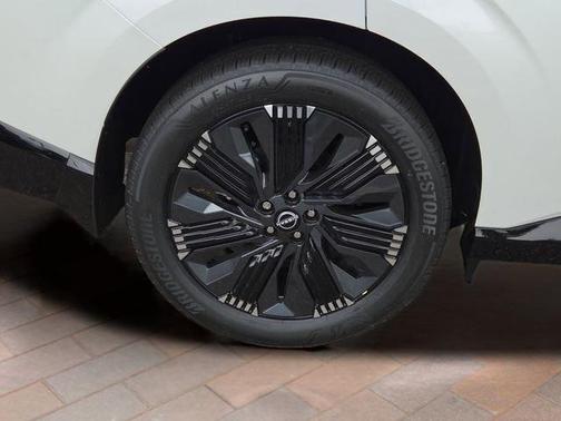 White / Black 2026 Nissan Murano Platinum