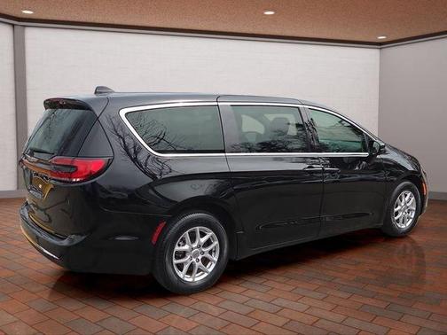 Diamond Black 2024 Chrysler Pacifica Touring-L